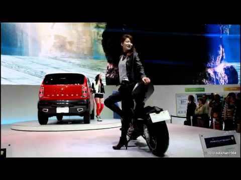 【 The 43rd Tokyo Motor Show 2013 】 スズキ自動車展示ブースのイベントコ