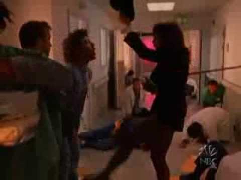 Сцена из сериала Клиника Scrubs ballbusting scene