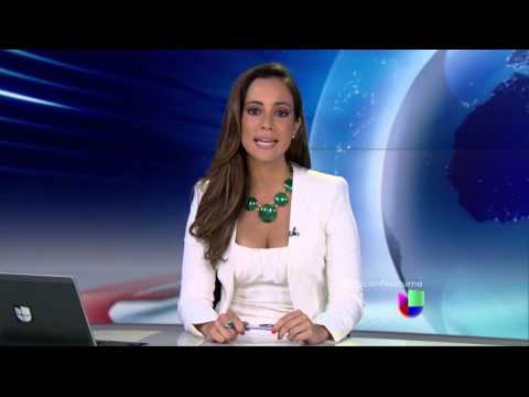 Mariana Atencio cleavage, legs & high heels (7-02-14)