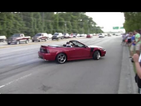 No Skills: 3 Ford Mustangs Fail At Drifting & Cause Some Damage In The Process