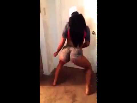 Thick latina girl twerking